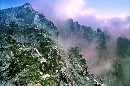 宁波到黄山周边旅游_绩溪龙川野人谷齐云山古城岩3日游